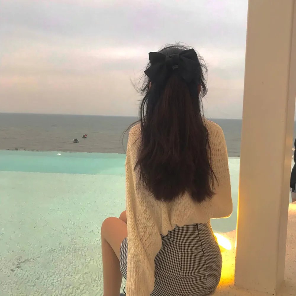 蓝色江流淌